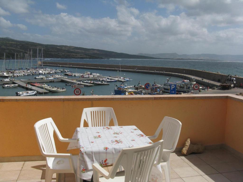 Borgo Spiaggia Vista Mare Isola Rossa Esterno foto